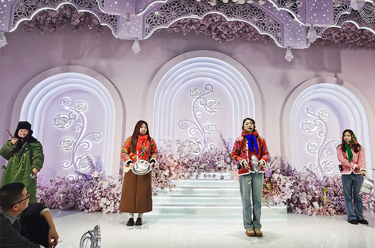 安徽悦来悦好公司2024企业年会节目 - 小品《三句半》