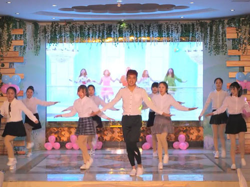 安徽悦来悦好公司2018企业年会节目 - 开场舞《咖喱咖喱》